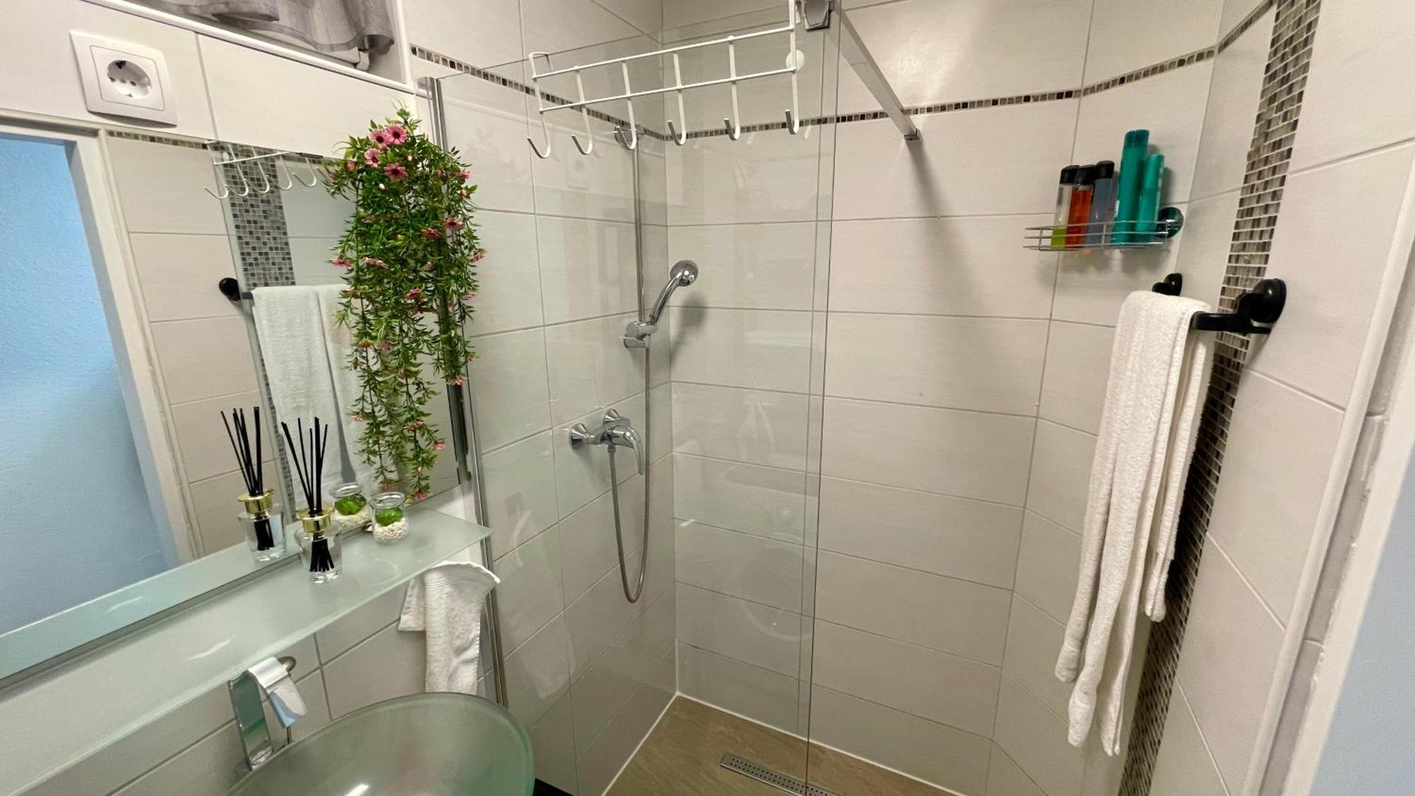 Zentrale, Moderne Wohnung In Graz Esterno foto